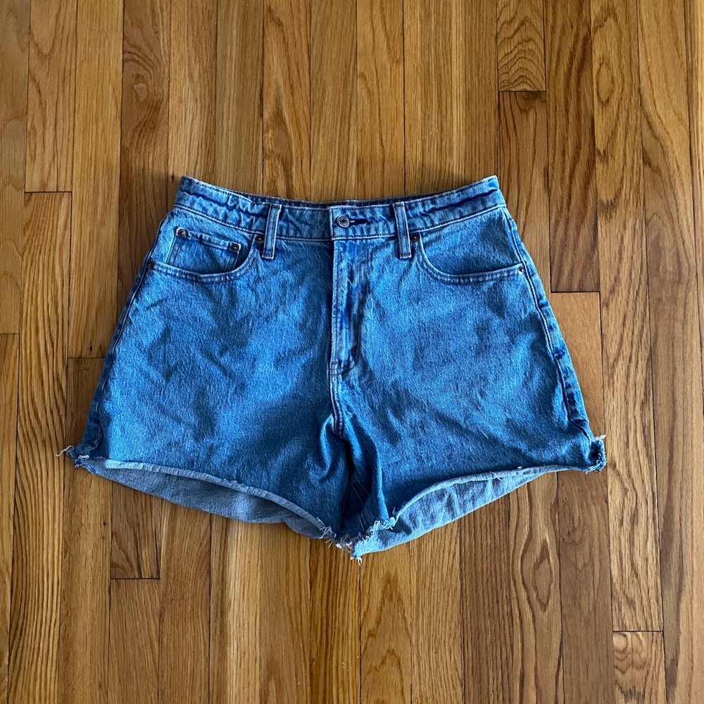 Abercrombie Curve Love High Rise Dad Short